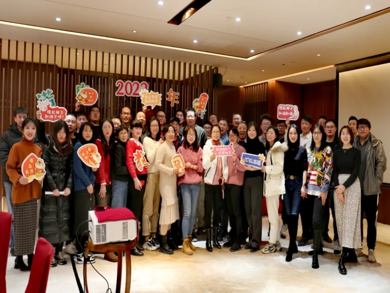 Joining Hands Together，Creating the Future Together